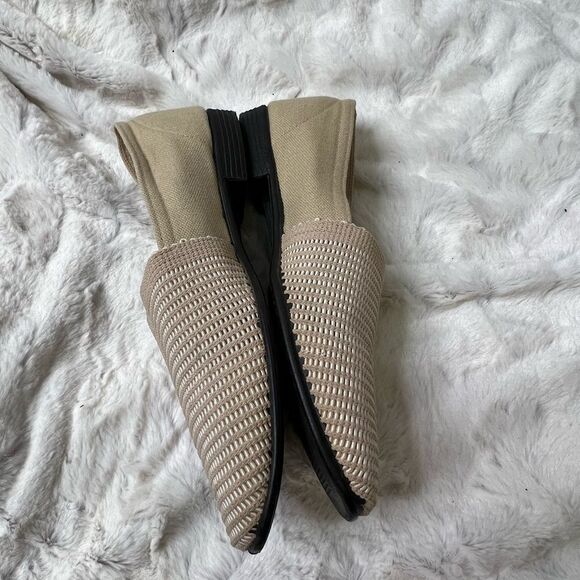 Shoes   - Picture 3 of 8